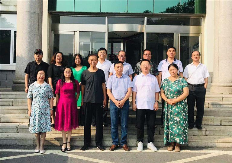 邸玉超,副主席兼秘书长郑文革,双塔区文艺家协会主席许永志等分别讲话